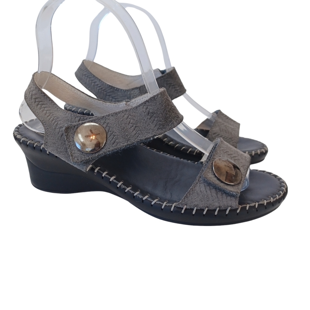 La‎ Plume Wedge Sandals Open Toe Two Strap Gray Womens size 38 or US 7.5 Comfort
